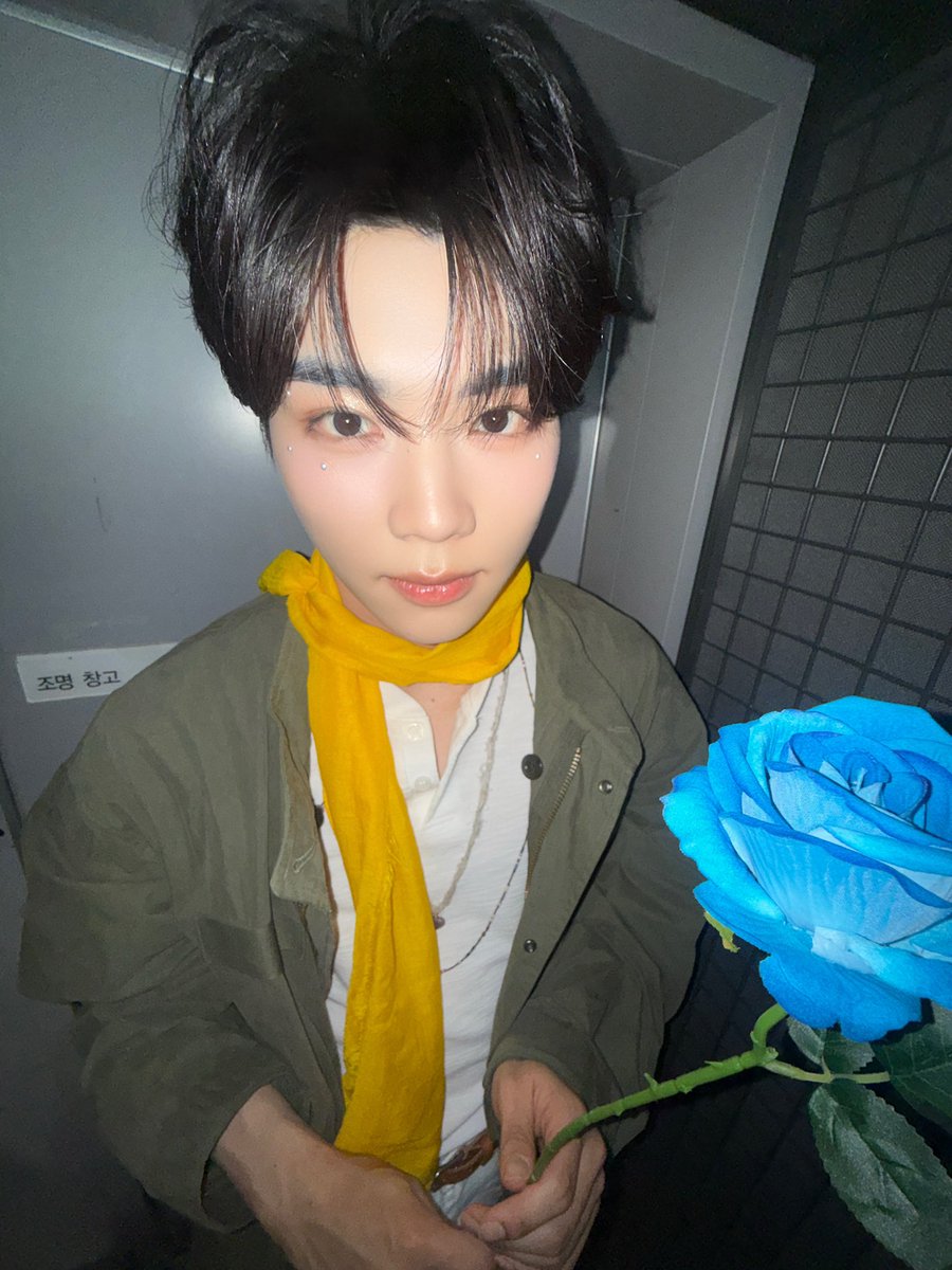 gnnwookpark's tweet photo. When the little prince has a little too much brain https://t.co/2hox4MOL7u