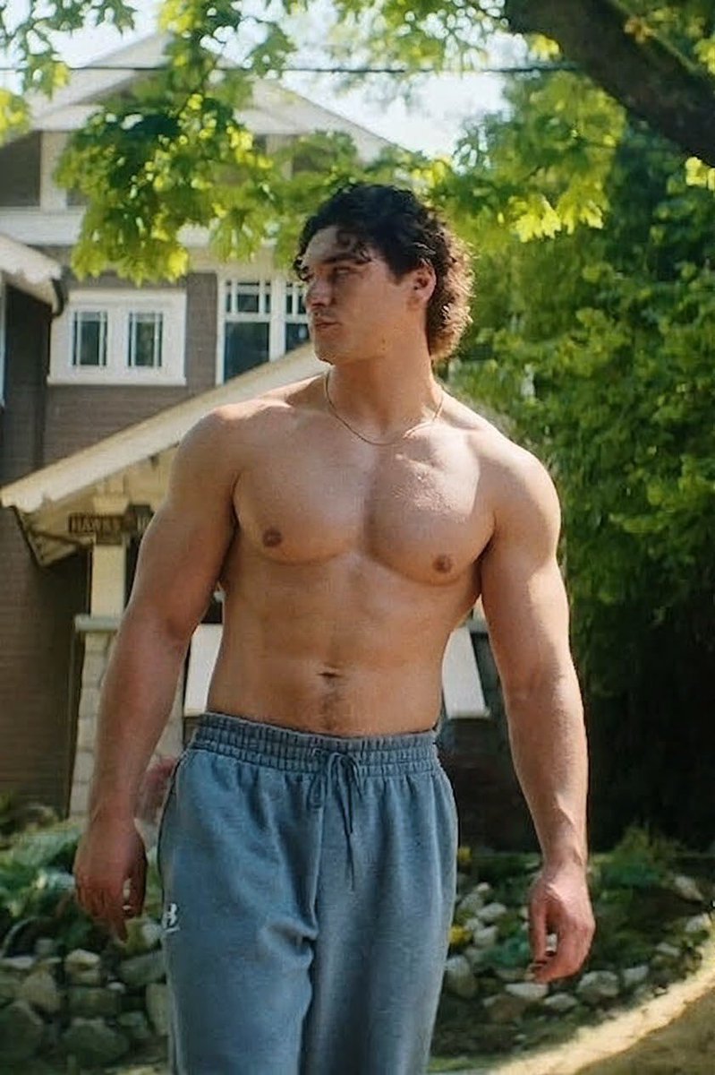 DramaQueenntv's tweet photo. Belmont Cameli knows exactly how to steal the spotlight, just look at that physique. https://t.co/rlzErh1QPC