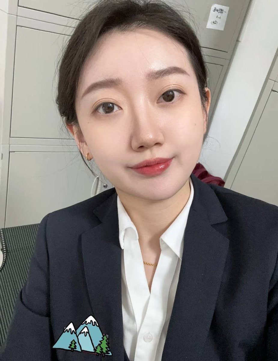 erika74ml4's tweet photo. 30+已婚 银行打工人 第一次在x冒泡，真心希望能收获善意和欣赏 https://t.co/gkCJ5EAByN