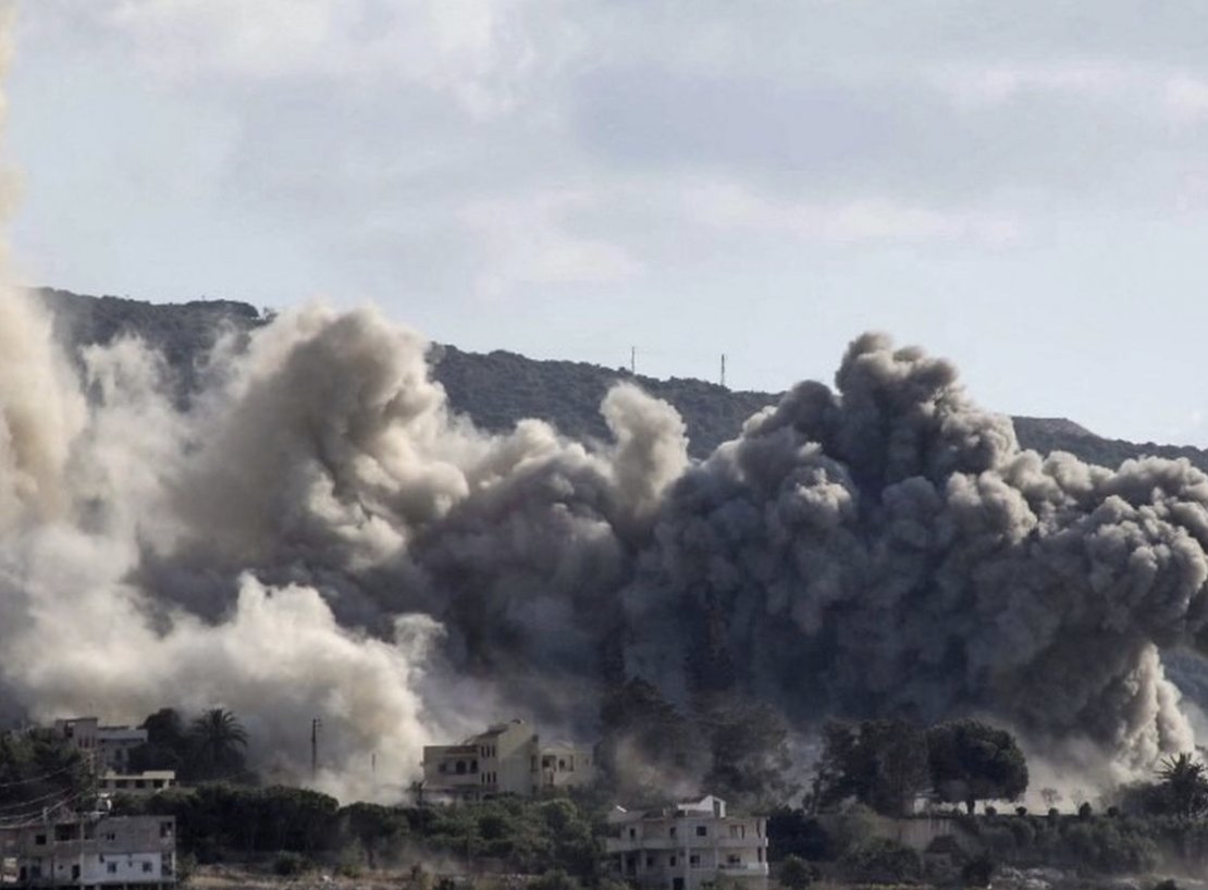 ArthurSarradin's tweet photo. 🔴🇱🇧 Au Liban en cette seule fin de semaine, l'armée israélienne a tué 17 personnes, blessé 55 autres, et commis 177 violations du cessez-le feu-incluant tirs d'artilleries, dynamitages... 

🧵 1/3 https://t.co/AneB0ysb2Y