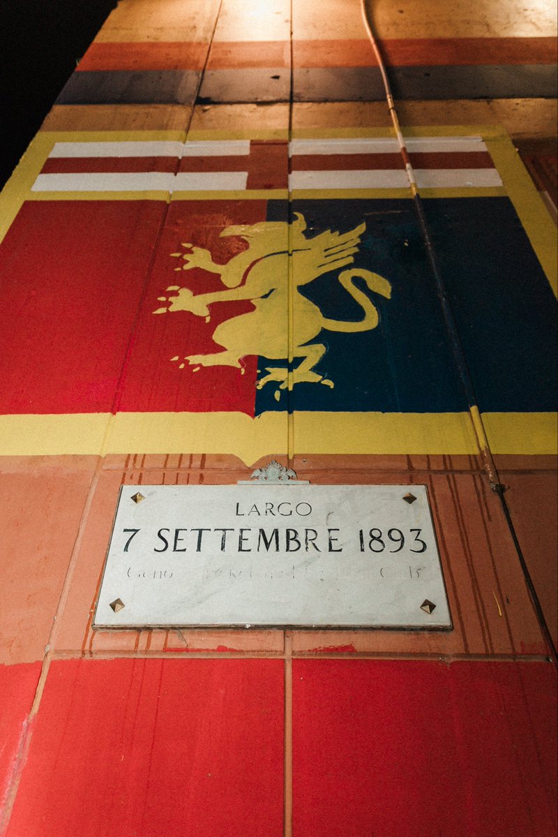 GenoaCFC's tweet photo. 🪢 7 settembre: 133 anni di passione ❤️💙 https://t.co/MN9pNIQa19