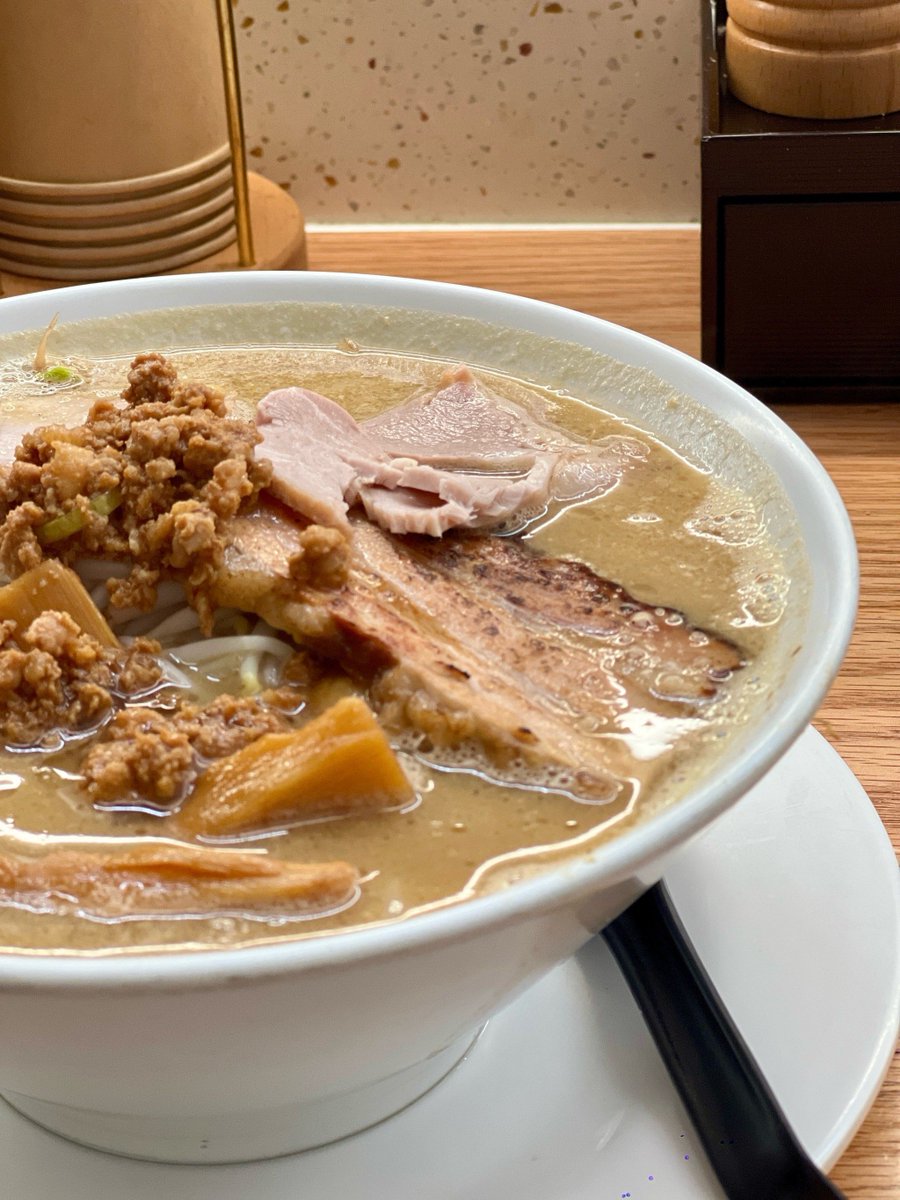 trueh603278's tweet photo. This hidden ramen spot in Chinatown serves the most creamy pork bone broth I’ve tasted all year—noodles al dente, char siu melt-in-mouth, and a side of pickled bamboo shoots that cuts through the richness. 10/10 would come back for the late-night special! https://t.co/HQIOJRSW7R