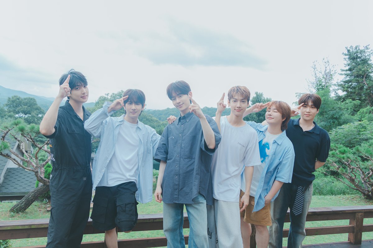 boyf_official's tweet photo. 먹고, 웃고, 게임하고, 또 웃고!
여섯 명이 함께해 더 즐거웠던 뽀이들의 하루🫧

영상으로 끝내기엔 아쉬운 ���음을 담아
화보보다 더 화보 같은 MT 비하인드 컷을 공개합니다✨

보프 가좍들의 첫 MT 마지막 이야기가 
오늘 공개될 예정이니 오늘도 많관부 🏕️

기분 좋은 설렘을 얼굴 가득 담아낸
멤버들의 개인 비하인드 컷은 
굿덕 멤버십에서 만나보실 수 있습니다💞

#베스트프렌드 #BESTFRIEND
#보이프렌드 #BOYFRIEND