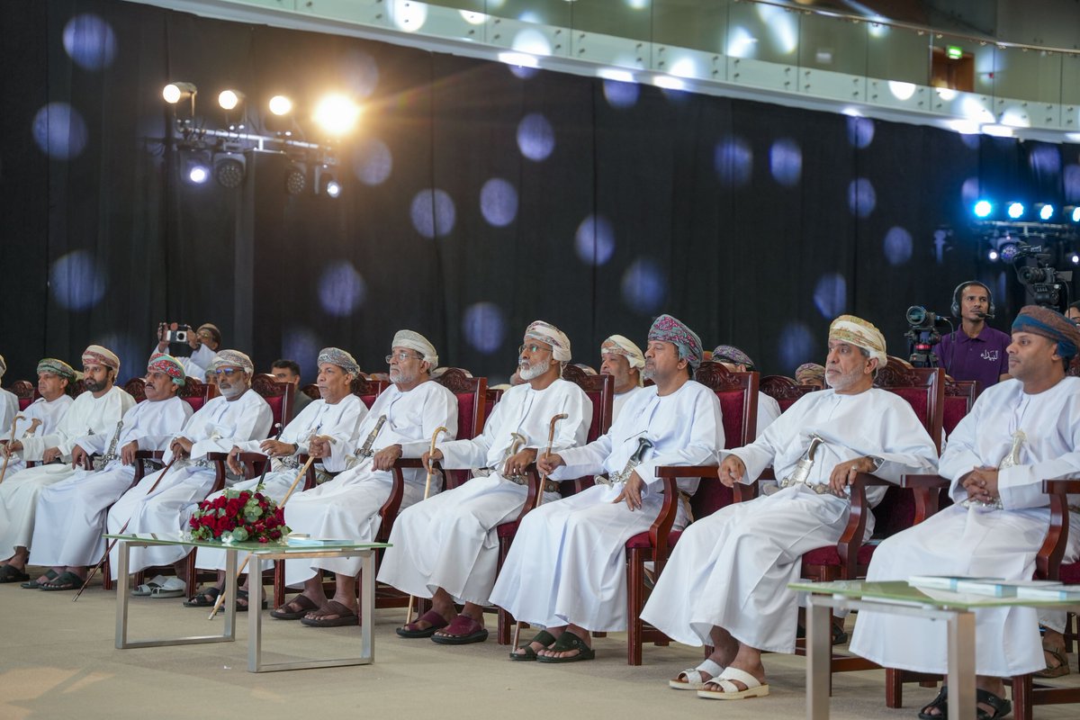 Alhinai2016's tweet photo. بمشاركة تتجاوز 200 صحفي وإعلامي..
إنطلاق #الملتقى_الصحفي_بظفار_5 تحت رعاية معالي الشيخ سالم بن مستهيل المعشني، المستشار بديوان البلاط السلطاني، جرى خلال الافتتاح تدشين تقرير الحريات لعام 2025 وندوة حول “الإعلام والذكاء الاصطناعي” وتدشين الموقع الإلكتروني الجديد للجمعية. https://t.co/irwf5wwye8