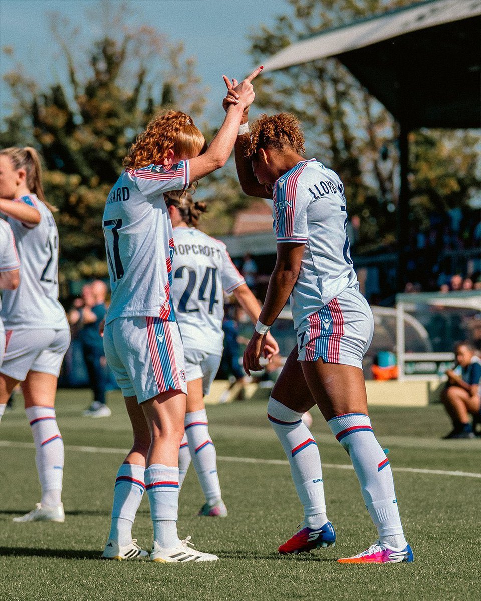 onzeelles's tweet photo. 🚨 SCÈNE LUNAIRE EN WSL !

Crystal Palace s’impose 1-0 face à Everton… mais le match pourrait ne pas en rester là 👀

Le club londonien a effectué ses changements sur 4 fenêtres différentes, alors que seulement 3 sont autorisées hors mi-temps 🔄

Le 4e changement, réalisé à la 97e minute, a pourtant été validé par le corps arbitral 😳

⚖️ Une enquête est ouverte. Sanction, retrait de points, match rejoué ?

 La #WSL doit désormais trancher.