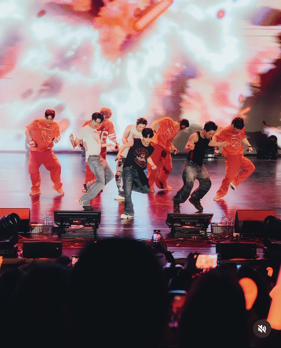 aeternumikonic's tweet photo. More iKON pics in Peru!!! 🔥

📸arantza_alva
#iKON @iKONIC_143 #아이콘 https://t.co/1yBpK4mv5d