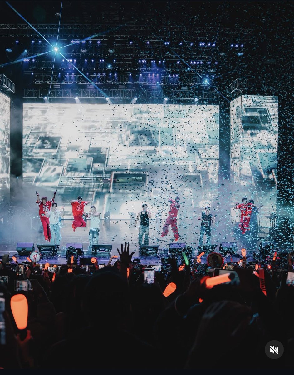 aeternumikonic's tweet photo. More iKON pics in Peru!!! 🔥

📸arantza_alva
#iKON @iKONIC_143 #아이콘 https://t.co/1yBpK4mv5d