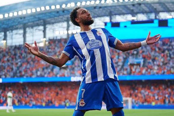 FtbolDirecto's tweet photo. El gol no entiende de edades.

Iago Aspas: 39 años.
Aubameyang: 37.
Gerard Moreno: 34.

Los delanteros veteranos siguen demostrando que la experiencia también marca diferencias.

#LaLiga #Futbol https://t.co/Kvsm1S9XdK