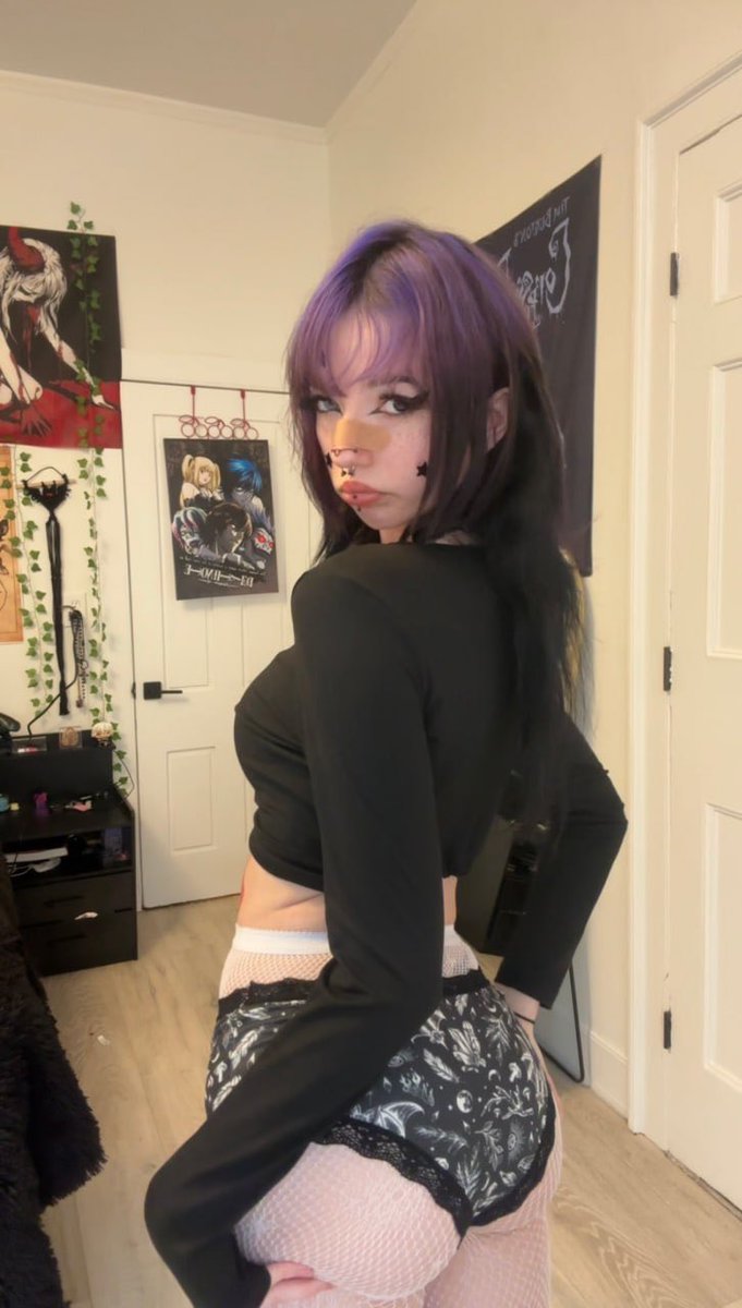 PixieSabrinaa's tweet photo. tell me to behave like u actually think that’s gonna work https://t.co/afT8qkF7q5