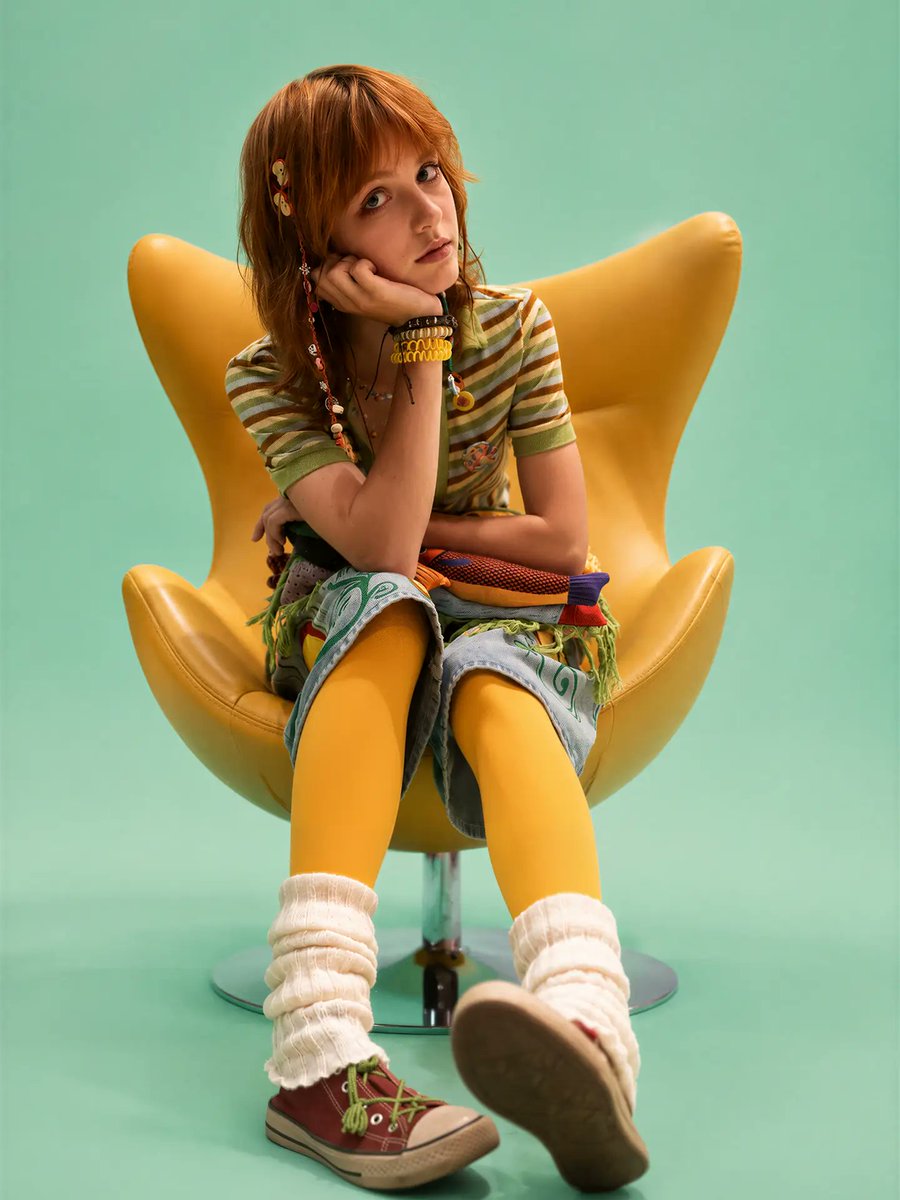BusraUnlu35's tweet photo. A vibrant studio portrait of a girl with a striking retro-modern aesthetic. https://t.co/DKpfGF3m5A