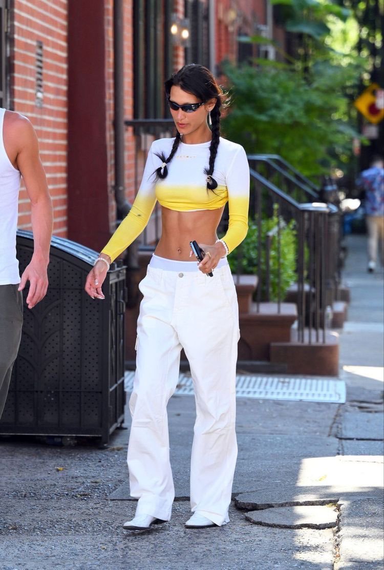 LuxoraWorld's tweet photo. A moment for Bella Hadid’s stunning honey blonde hair era. https://t.co/I7knETjxXP