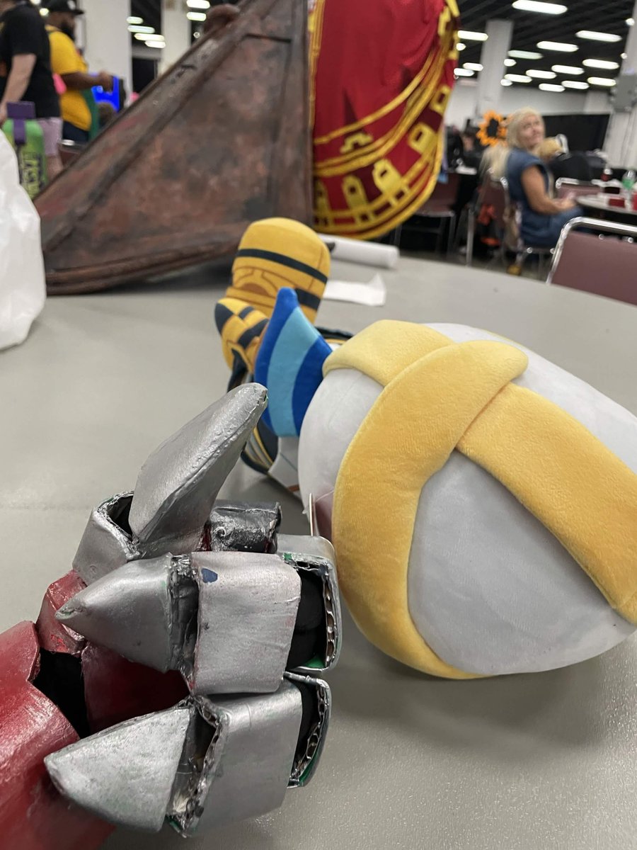 _Skark_'s tweet photo. #dragoncon2026 was pretty fun! shoutout to the ppl who recognized me despite my unfinished #ultrakill cosplay, y'all are hella cool. :) https://t.co/GTp2HAGg0c