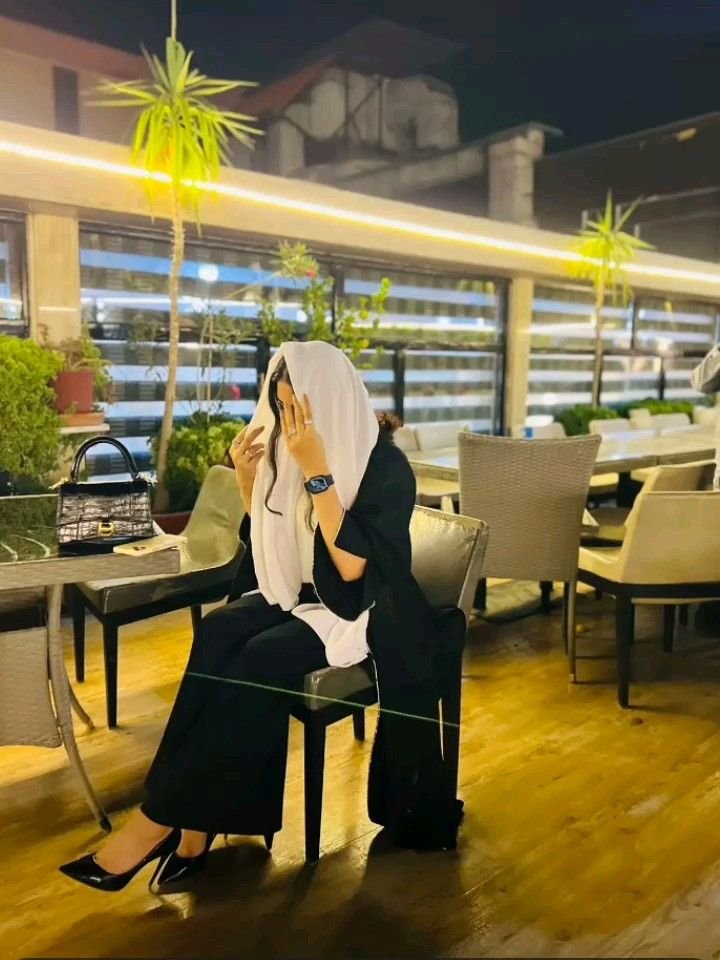 sy3d0_'s tweet photo. آپـــــ کی ایک مُسکراہٹ سے دنیا میں اور بہت سی مُسکراہٹیں پھیل سکتی ہیں۔
یقین کیجیے،
یہ دنیا کی پہلی وَبا ہے جس کے پھیلنے سے کوئی نقصان نہیں ہوتا🌸🖤 https://t.co/PXDN3M6gl3