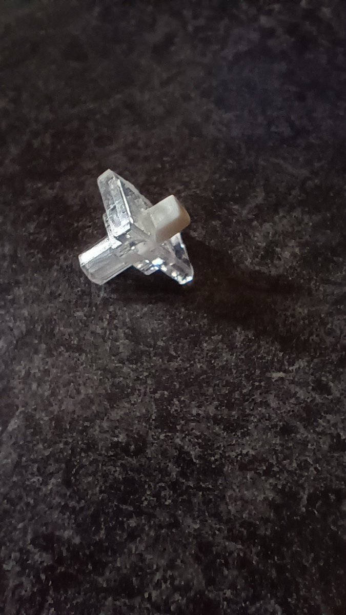 adeu55's tweet photo. ROBOT魂メッサー���のスタンドジョイント壊れたんでアクションベース用にジョイント自作した
4ミリ角棒と股間に差し込むタイプのジョイントを使用
元より頑丈になりました https://t.co/p9T5t5mHl4