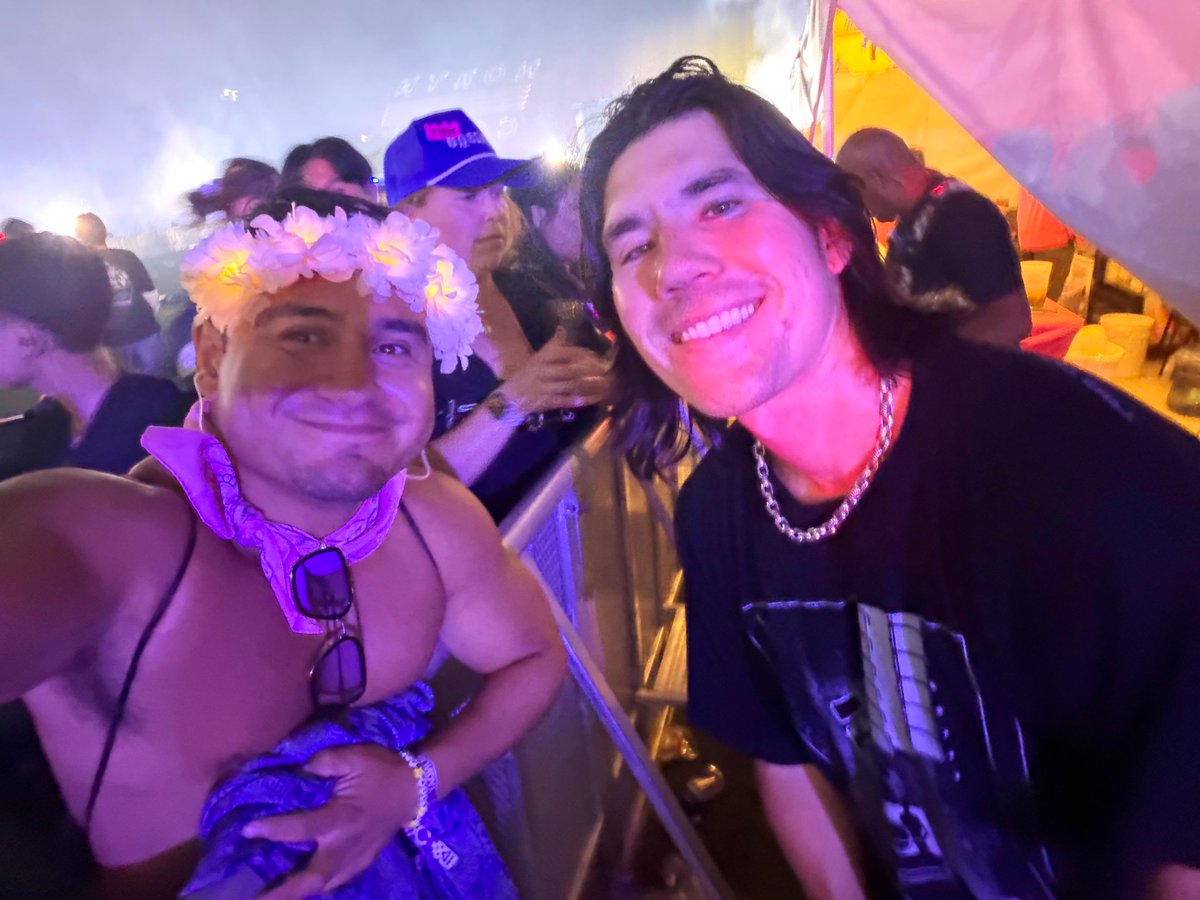 TITM0USE's tweet photo. @gryffinofficial While my simple thanks to you in person doesn’t describe how thankful I am work you created, I hope saying it now gives you a better idea…I’ll never feel alone, because I got me and that should be enough…everything else is a bonus. https://t.co/H6WswxNeEA