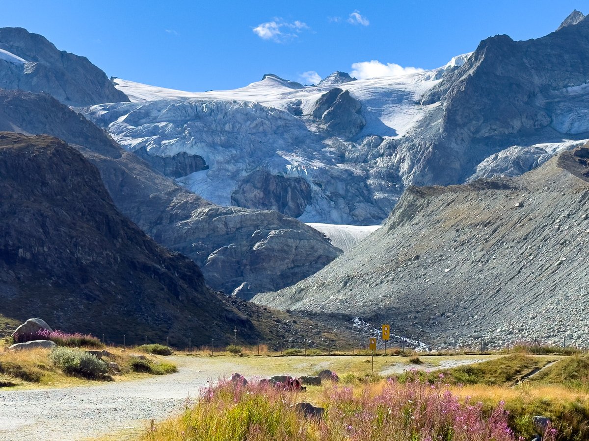 WirthSteven's tweet photo. Good morning. Moiry Glacier, Valais https://t.co/CFxPi0acOt