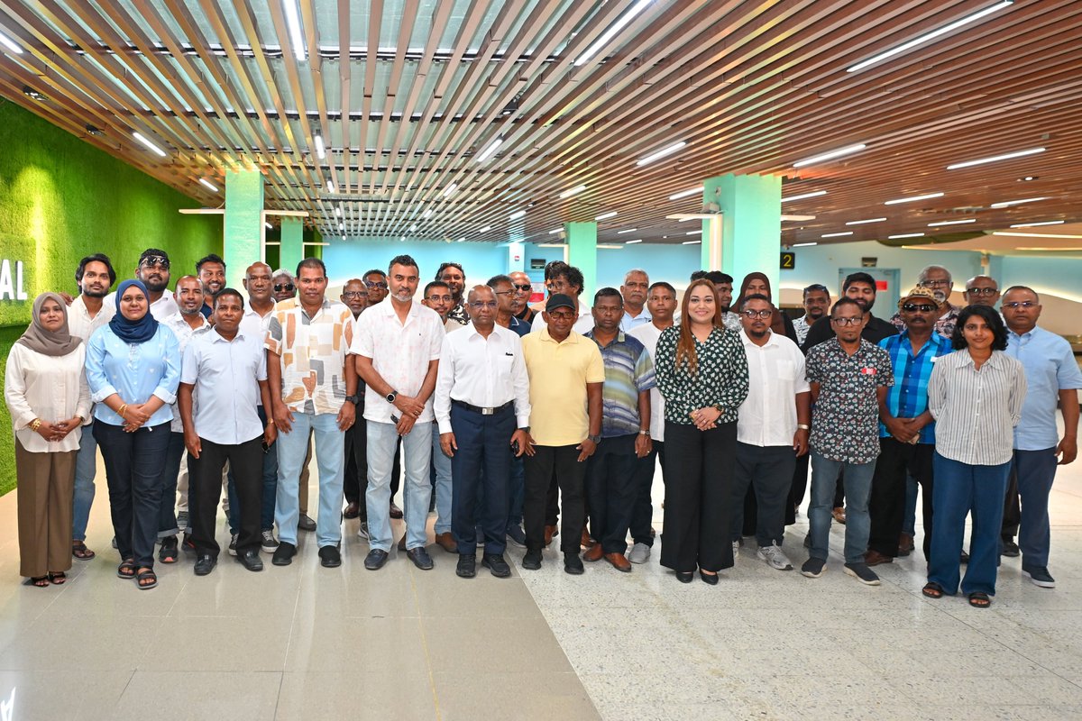 Mohamedfaisalv's tweet photo. ކުޅުދުއްފުށި ސިޓީން މާލެއަށް..

ހިތްވަރުގަދަ ކެމްޕެއިންޓީމް އަށް ފަށްފަށުން ޝުކުރު . ތިބޭފުޅުންގެ ހިތްވަރުން ހިތްވަރު ލިބިގެން މި ކެމްޕެއިން އަޅުގަންޑުމެން ކާމިޔާބް ކުރާނީ  .... @aabaareh https://t.co/li08F0UcUm