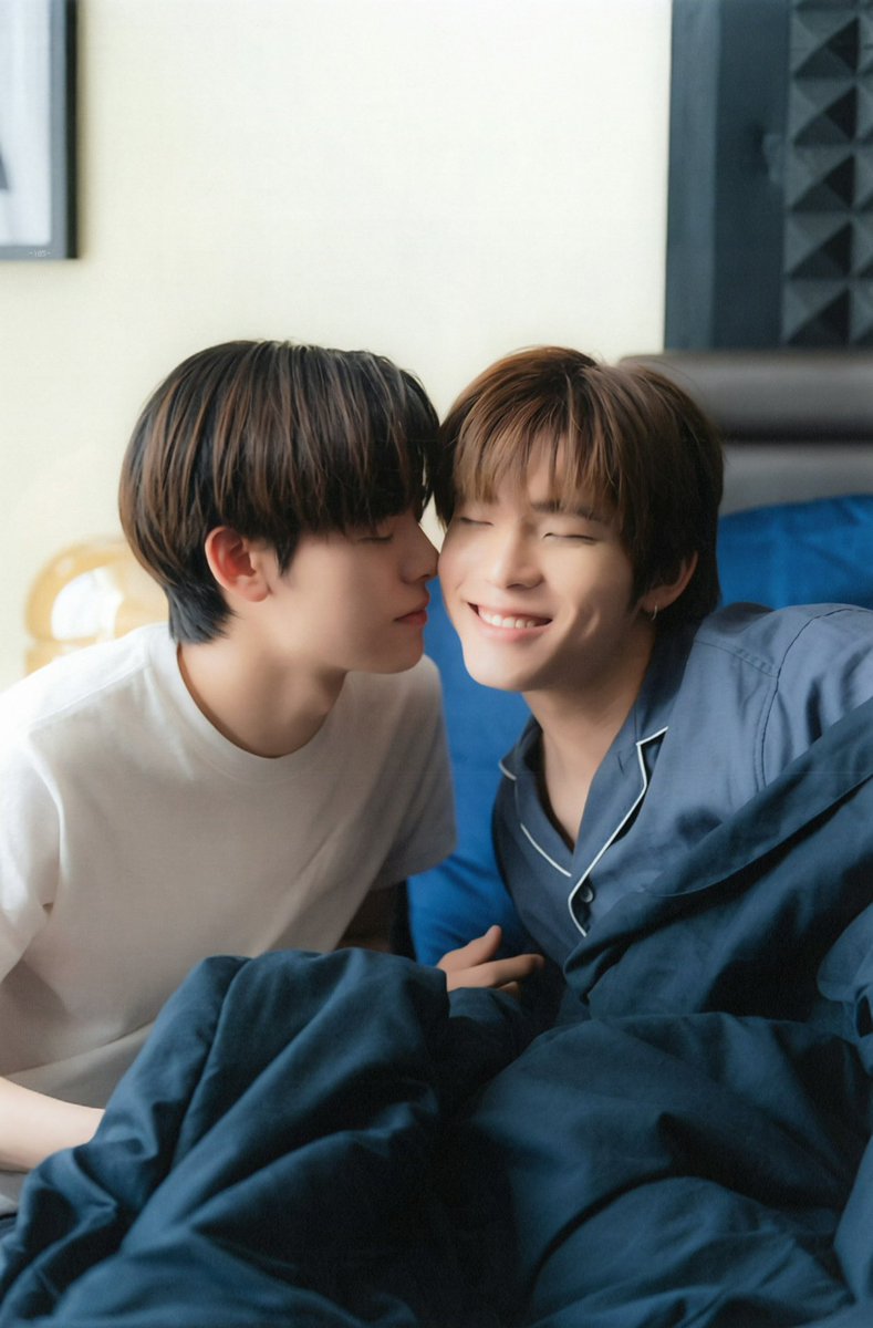 Toeyikx's tweet photo. Sweet little moments of DuangQin 
(´っ ̫ ＜ ̀ )➰🌞🌙

cre: 185哒哒 https://t.co/fiDxghrHLq

#teeteepor 
#porsupppakarn  ꒰  ᩚ⸝⸝⸝  ᩚ꒱ #twnpich https://t.co/dWUv0T8uGV