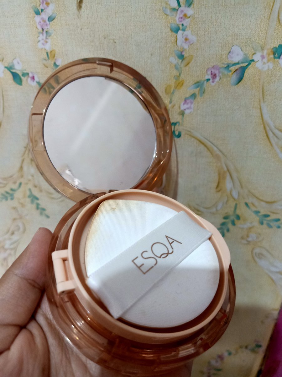 fankanaka's tweet photo. Preloved Cushion Esqa Shade Granola

Baru di pakai 3×

💰100k (bisa nego)
🏠 Dom Tasikmalaya 

❌ minus box, segel kaca dibuka
✅ bisa Oren kalau mau gratis ongkir ya

esqa cushion skintint blush on skincare glad2glow luxcrime Wardah Emina makeover Instaperfect seamakeup https://t.co/WY4j4WjzXv