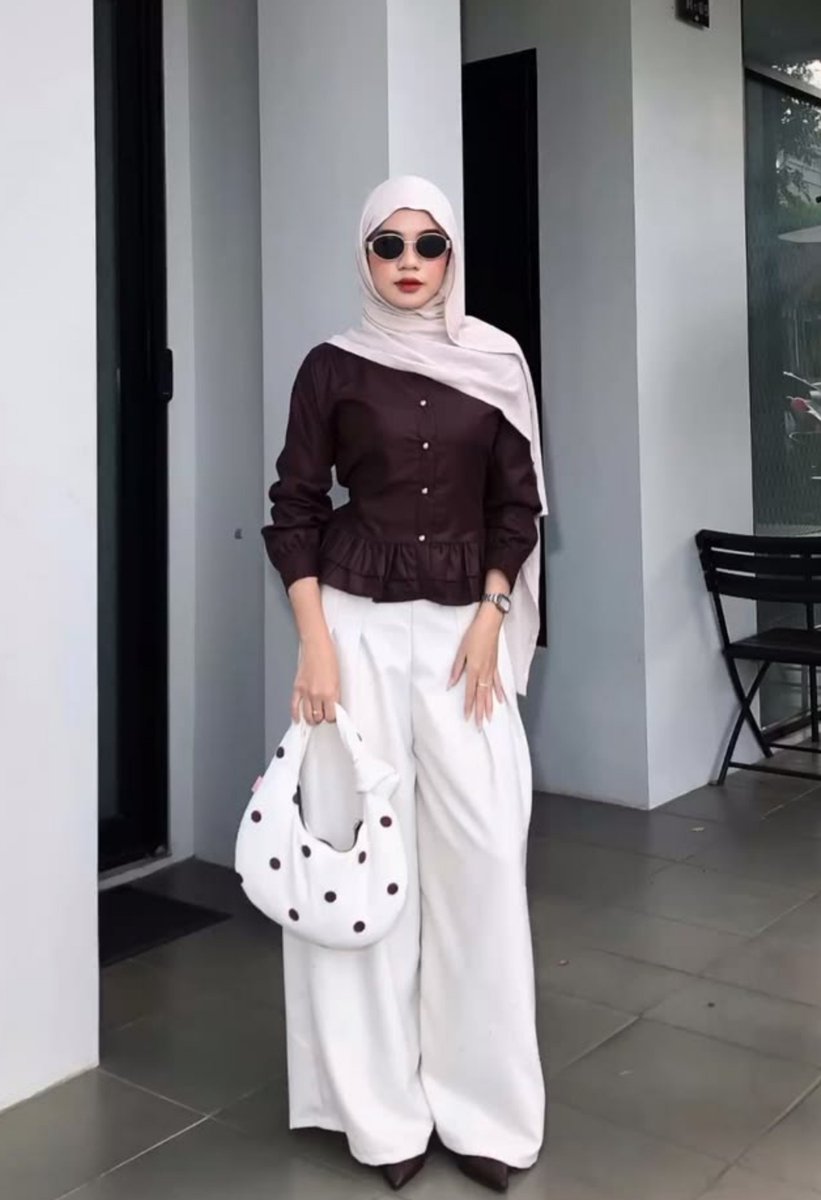 aisyaaranii's tweet photo. Blouse fit body begini tuh simple tapi bikin look lebih on point ✨ https://t.co/rFIGF662HV