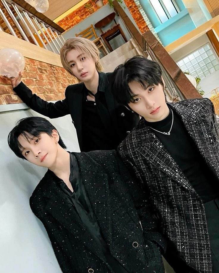 VoiderTaesan2's tweet photo. SUMPAH AYO CPDP BENERAN SEBELUM ABANG BERUBAH PIKIRAN MAU JADI SIAPA LAGI 😭😭 @VoiderLeehan2 @VoiderWoonhak https://t.co/prhzlE3UOJ
