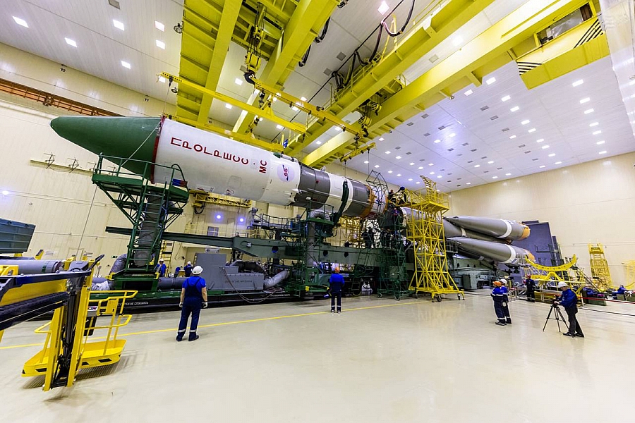 katlinegrey's tweet photo. They say, the launch of #ProgressMS35 has been delayed, the #Soyuz2.1a launch vehicle will be rolled back to the assembly hall. Yesterday it has been rolled out to the launch pad, the launch itself was scheduled for September 9, 16:15 UTC. https://t.co/imUuDKWKtl