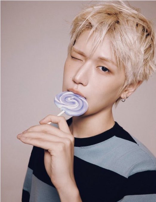Hioulxo's tweet photo. 우리링 사탕 오억개 사줄게 https://t.co/UBAWo5xxyn