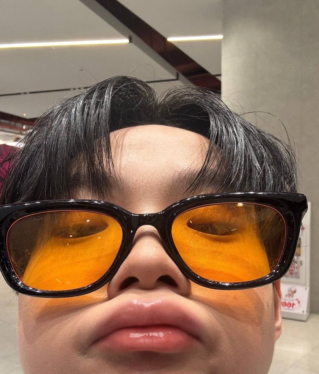 yutaphat4's tweet photo. เมื่อสะครู่ยูตะเท่หรือไม่🫪
#yutaphat https://t.co/BxDJU03WJ7
