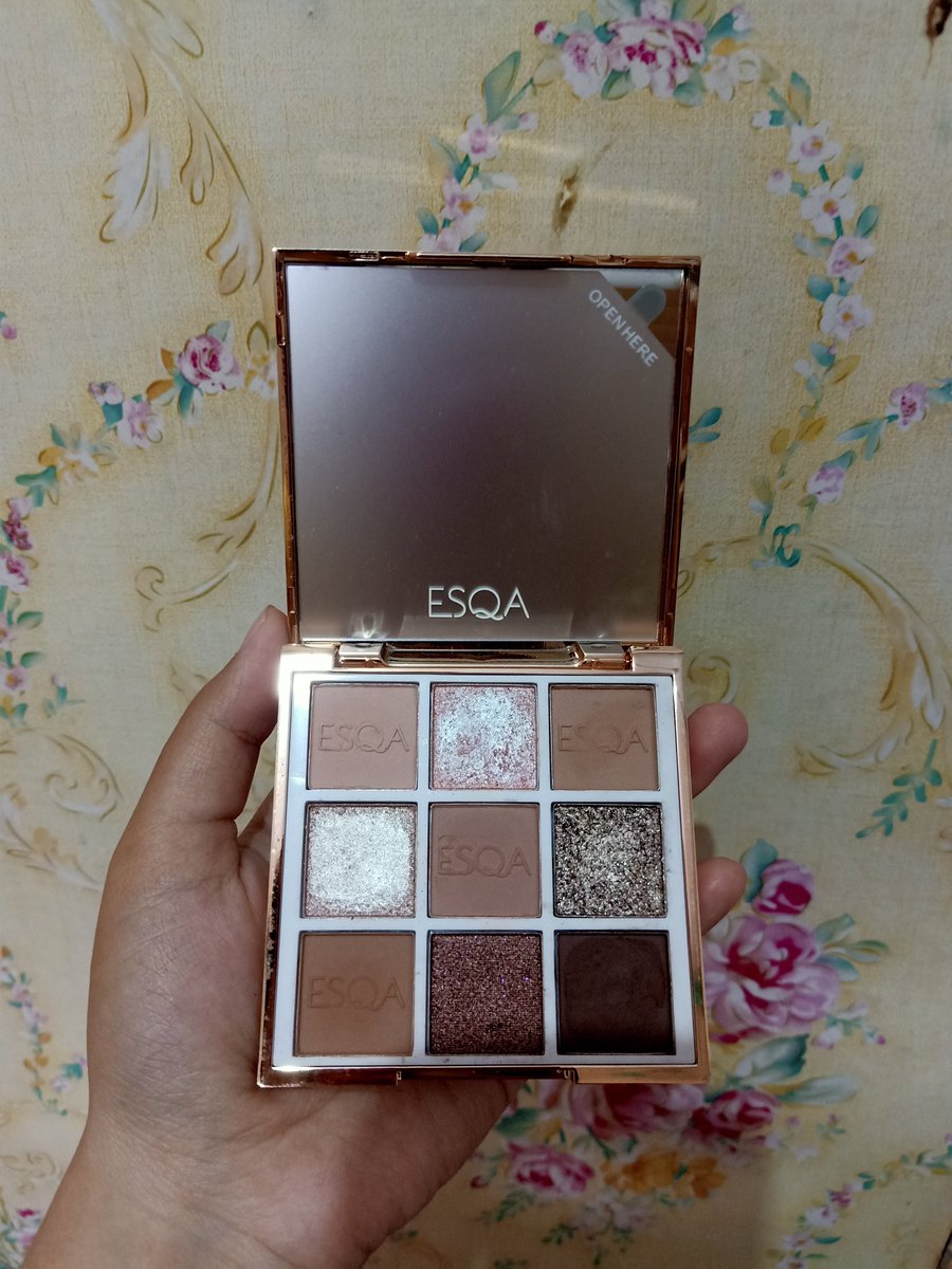 fankanaka's tweet photo. Preloved Eyeshadow Esqa Shade maybe

baru di pakai beberapa kali, tulisan esqa nya masih ada sebagian soalnya jarang disentuh heheh, kaca disegel, tapi No box

💰 115k (bisa nego)
🏠 Dom Tasikmalaya 

esqa dearmebeauty barenbliss maybelline luxcrime somethinc makarizo judydoll https://t.co/FVPpU2G6vL
