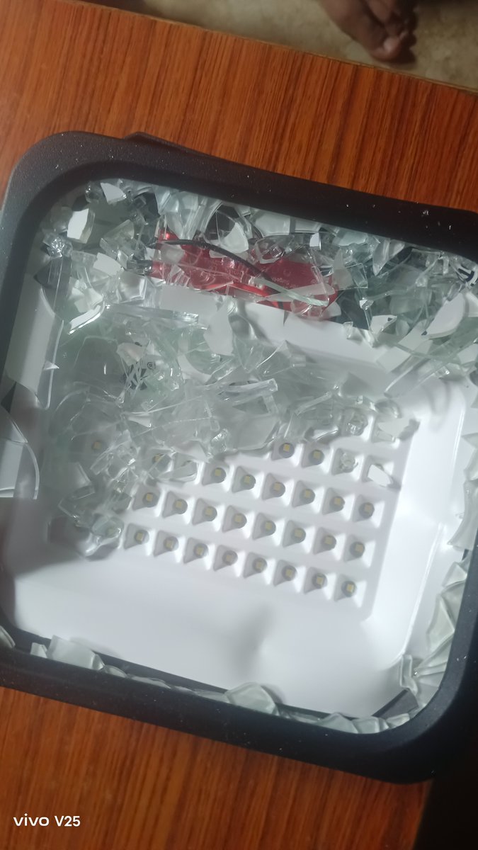 SHIVAMKUMA56891's tweet photo. I think flipkart support motherfucker are blind they didn't see anything I shared the image in which the glass is broken but they didn't see that @flipkartsupport @Kalyankrish https://t.co/w4Jy2R1poD