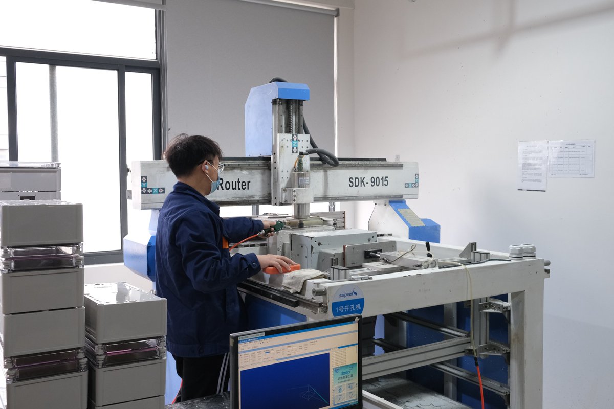 saipwell's tweet photo. Precision in every pass. ⚙️ Step inside the Saipwell workshop to see our CNC lines and master welding teams in action—delivering certified IP68 protection for global industrial projects.
#Saipwell #FactoryWorkshop #IndustrialManufacturing #ElectricalEngineering #CNC #B2B https://t.co/N0lvh29APZ