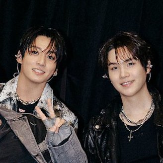 yoonkoopic's tweet photo. we're back with the twins allegations 😭 https://t.co/3uI5WK4Bof