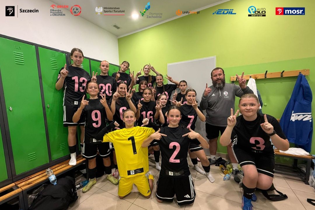 LfaSzczecin's tweet photo. Bardzo udany tydzień w naszym wykonaniu! 💜🔥

Cztery mecze, cztery zwycięstwa i komplet punktów! 💪⚽️

📌 LFA Szczecin 1:0 TAF Toruń
📌 CLJ U16 LFA Szczecin 2:1 Pogoń Szczecin
📌 Młodzik Młodszy 8:2 Energetyk Gryfino
📌 Młodzik Starszy 2:1 Wołczkowo-Bezrzecze

Brawo, dziewczyny! https://t.co/nTEwh1HDN4