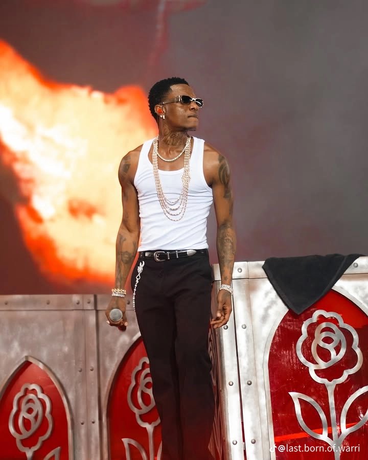 BardNewz's tweet photo. Fans in Washington DC can’t get enough of the Afrobeats superstar Wizkid at the Northwest stadium in the USA 🇺🇸 

They all said they can’t wait for him to start touring again, we all can’t wait to see the Starboy with his Electrifying performance again 

Congratulations .@wizkidayo 🦅