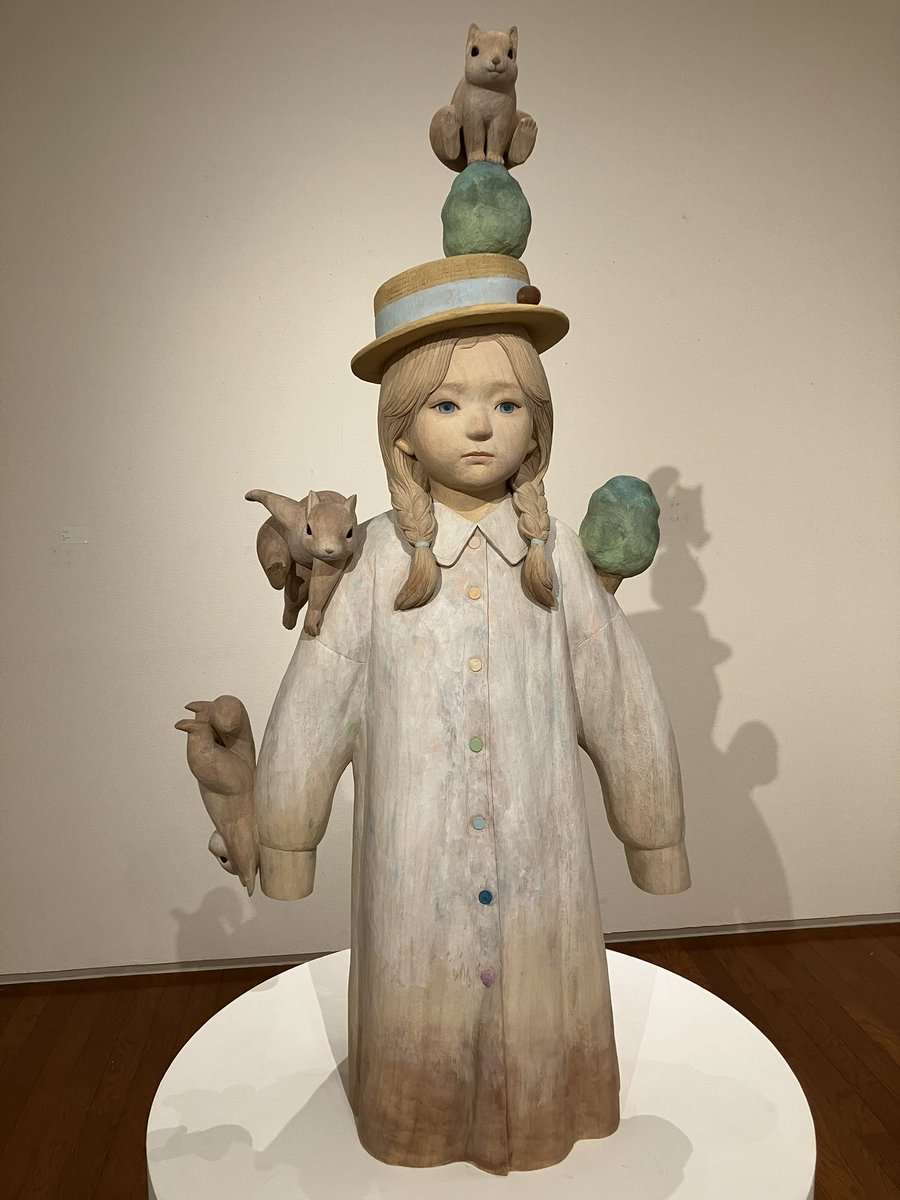 neco3nemui's tweet photo. 藝祭、アートプラザで見た東條明子さんの作品が素敵過ぎて
京橋の椿ギャラリーの個展も見に行った。楠の一刀彫り！
#藝祭2026 https://t.co/tSy3y07tNJ