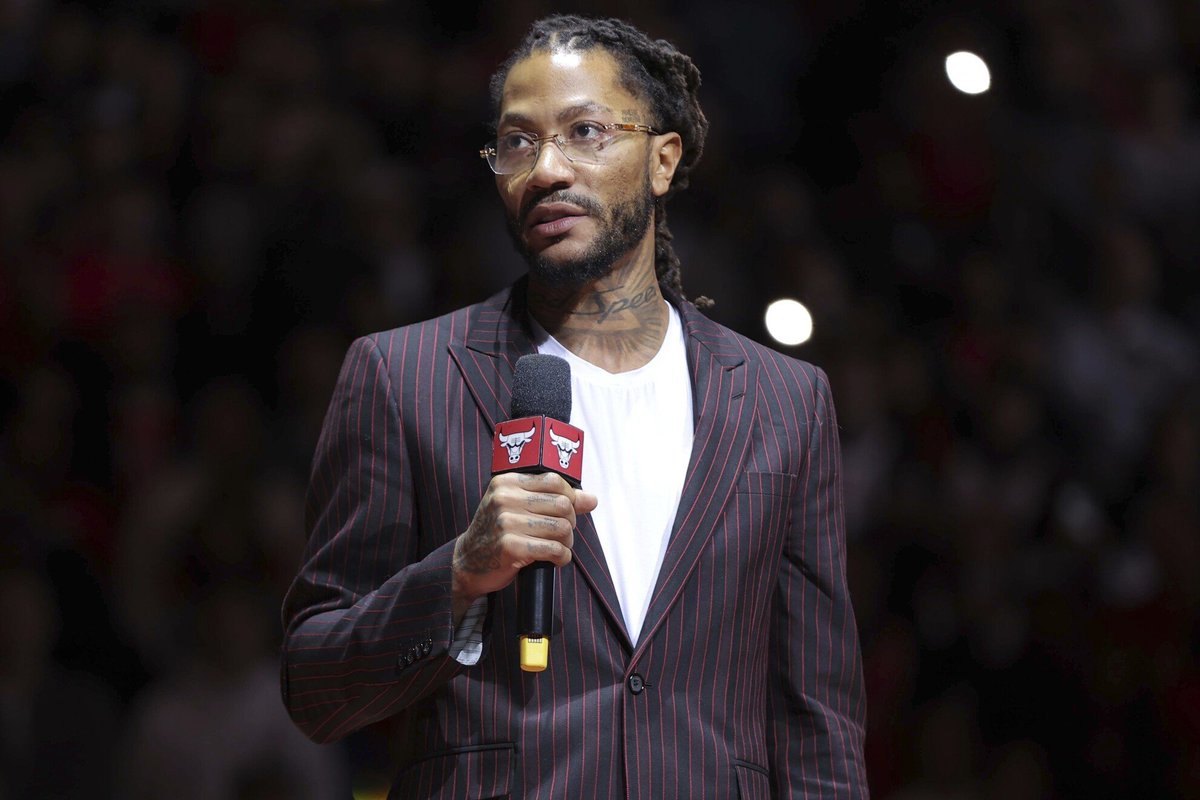 TrashTalk_fr's tweet photo. "On ne se souviendra plus de moi dans quelques années."

Derrick Rose, dans une récente interview avec @SInow, s'est exprimé sur sa legacy et pense qu'elle ne résistera pas à l'épreuve du temps.

"Beaucoup de gens ne connaissent pas Wilt Chamberlain, qui a battu beaucoup de records, ou Bill Russell, qui a le record de titres.

Alors, qui suis-je pour dire qu’ils se souviendront de moi ? Ils ne s’en souviendront probablement pas. 

Mais s'il y a un gamin qui se souviendra de moi, j’espère que ce ne sera pas par hasard. Ce sera un gamin qui aura fait ses recherches, qui s'intéressera à mon histoire."