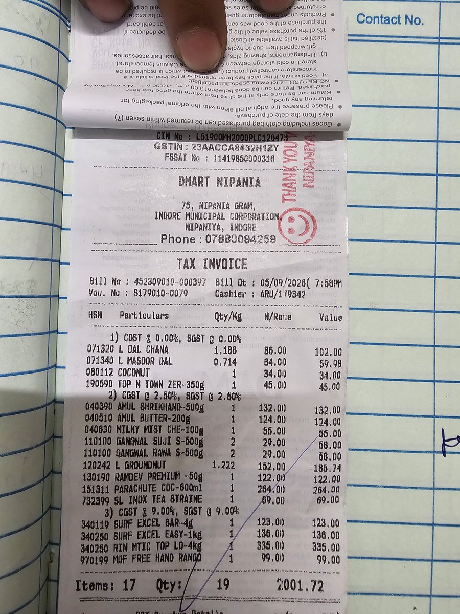 Lovers_Jain's tweet photo. @AvenueDmart 
I picked पैराशूट नारियल तेल -600 in indore Dmart. it was showing price 244/- in one display and another was showing 249/- and another display 264/-
But when I gave the product in billing counter they charged 264 
How can it possible ? https://t.co/mBHCpvLOFE