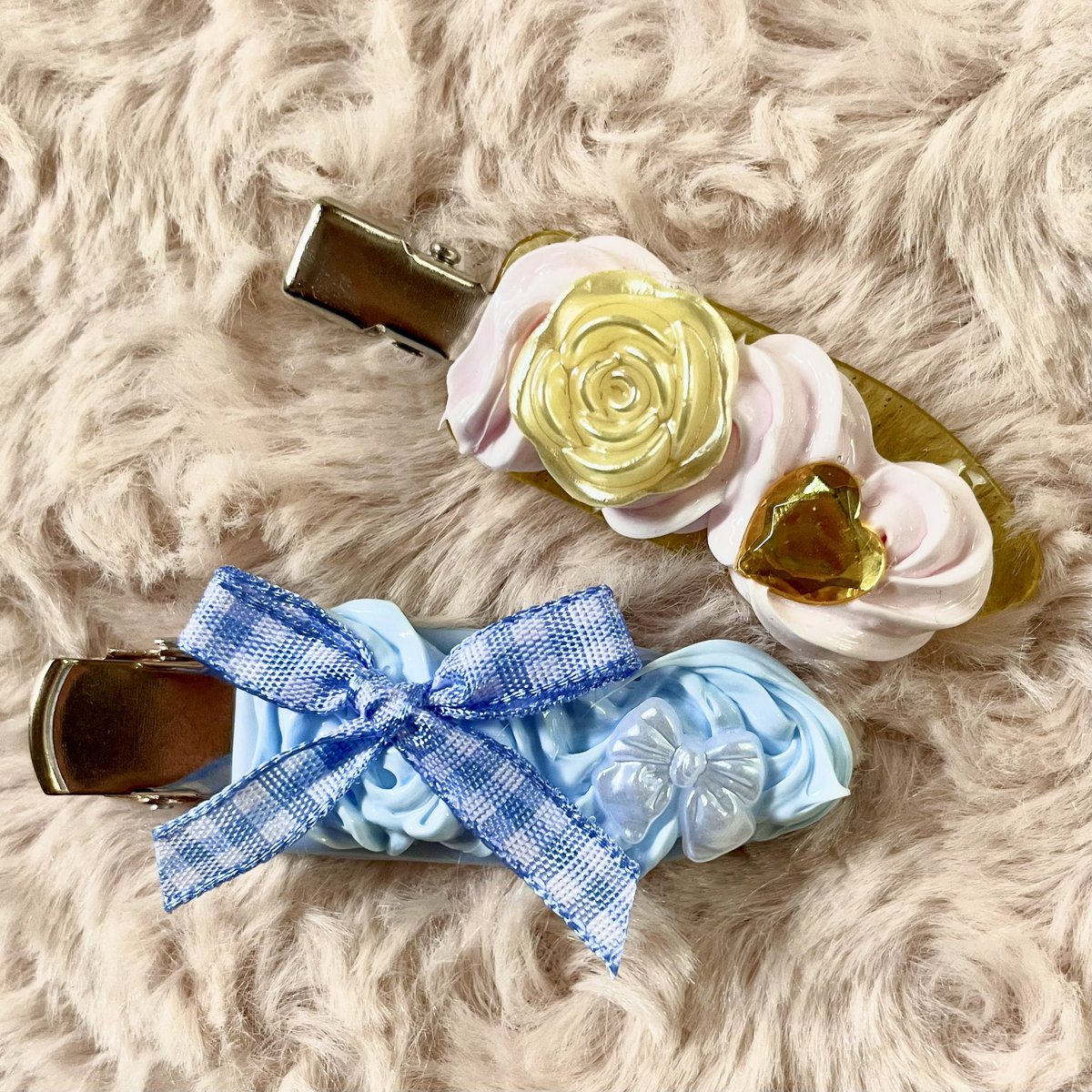uramnkc's tweet photo. 10/04(日)石川県産業展示館にて開催される
金沢ハンドメイドマルシェにフォロワーさんと合同で参加します！
たくさんの原画を持ち込みます！
他にもイラストを用いた雑貨や、ホイップのヘアピン、カードケースなど盛りだくさん！
是非お越しくださいませ♡ https://t.co/k4ZIEheBCI