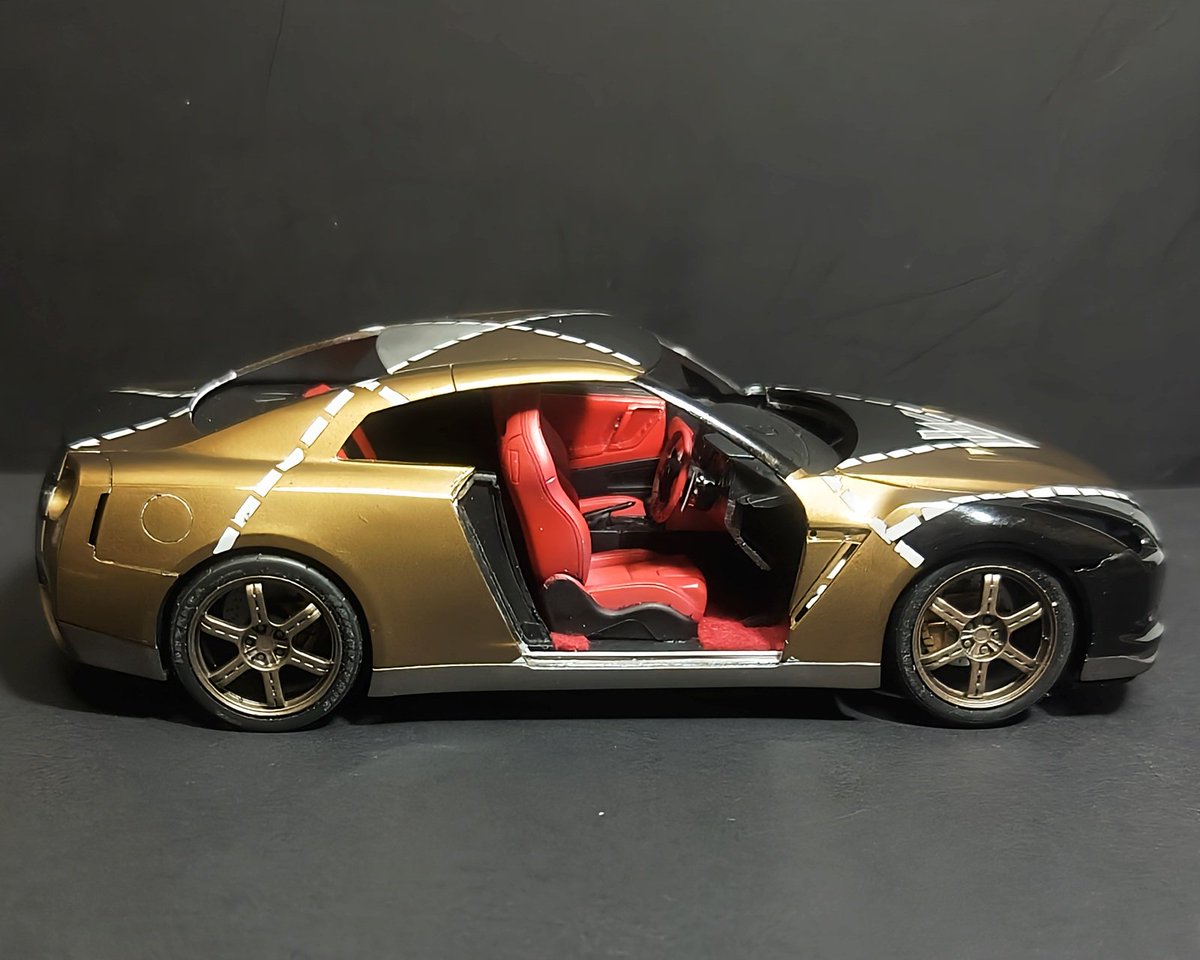 watapapa45's tweet photo. 【Doa-paka】Butterfly doors NISSAN GT-R（R35）Progress 2

ボディを被せてバタフライドア用のヒンジとダッシュボートの干渉の有無や不具合箇所をチェック https://t.co/toSuaoMbmm