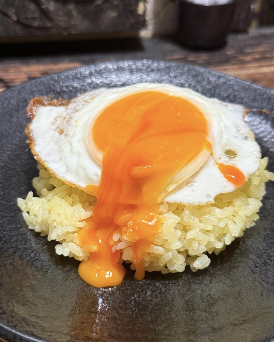 fallindebu's tweet photo. 札幌スープカレーの人気店「ラマイ」の、関東で唯一の支店が、東京ではなく横浜の関内にあるって、知ってた？
コクと香りが広がるカレーの美味しさは健在で、なによりここは、自分好みにカスタマイズするのが楽しい！
個人的には、「目玉焼き」と「揚げブロッコリー」のトッピングがオススメだよ！ https://t.co/XJN7ebH0aP