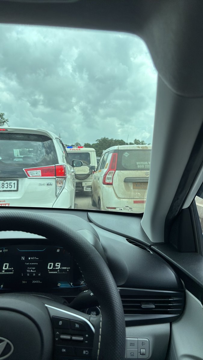 ParthSawant010's tweet photo. What’s happening at Fountain Road?😮‍💨 
1.5hr at same place 
@ThaneTraffic @MTPHereToHelp https://t.co/TDgk7mNCHO