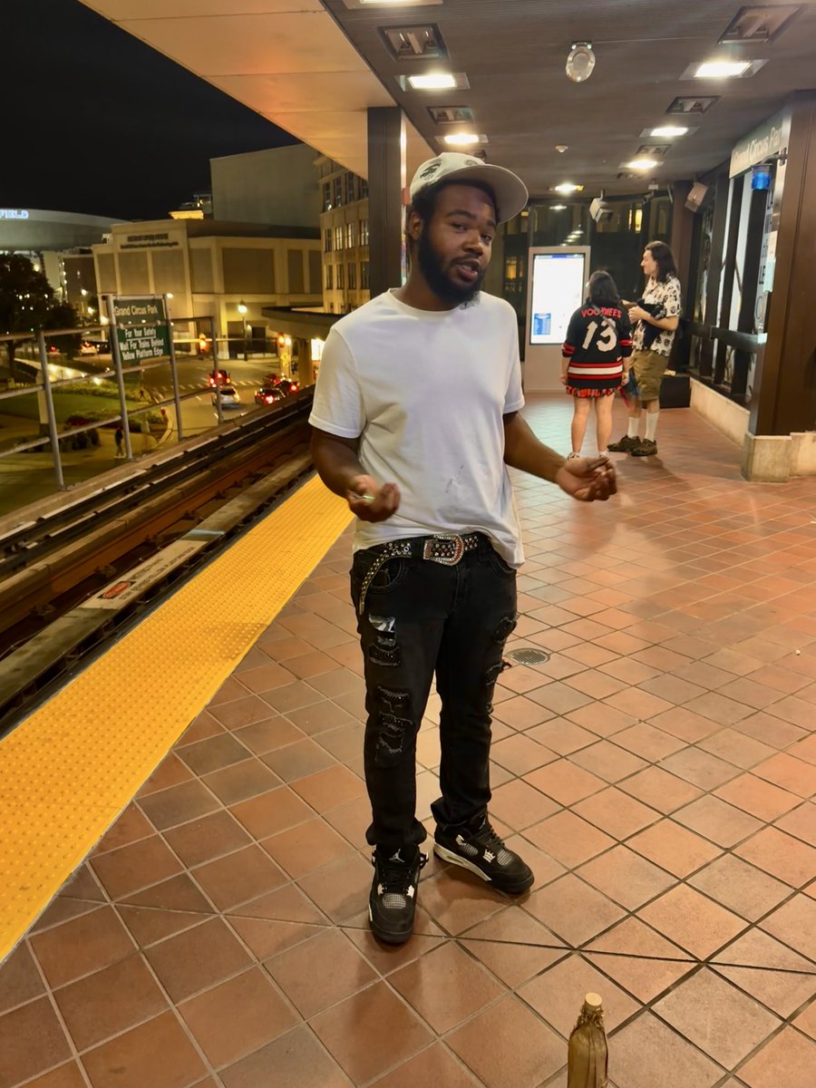 iykmarr's tweet photo. I need sum nfs😒 #detroit https://t.co/5DMkL3nCzF