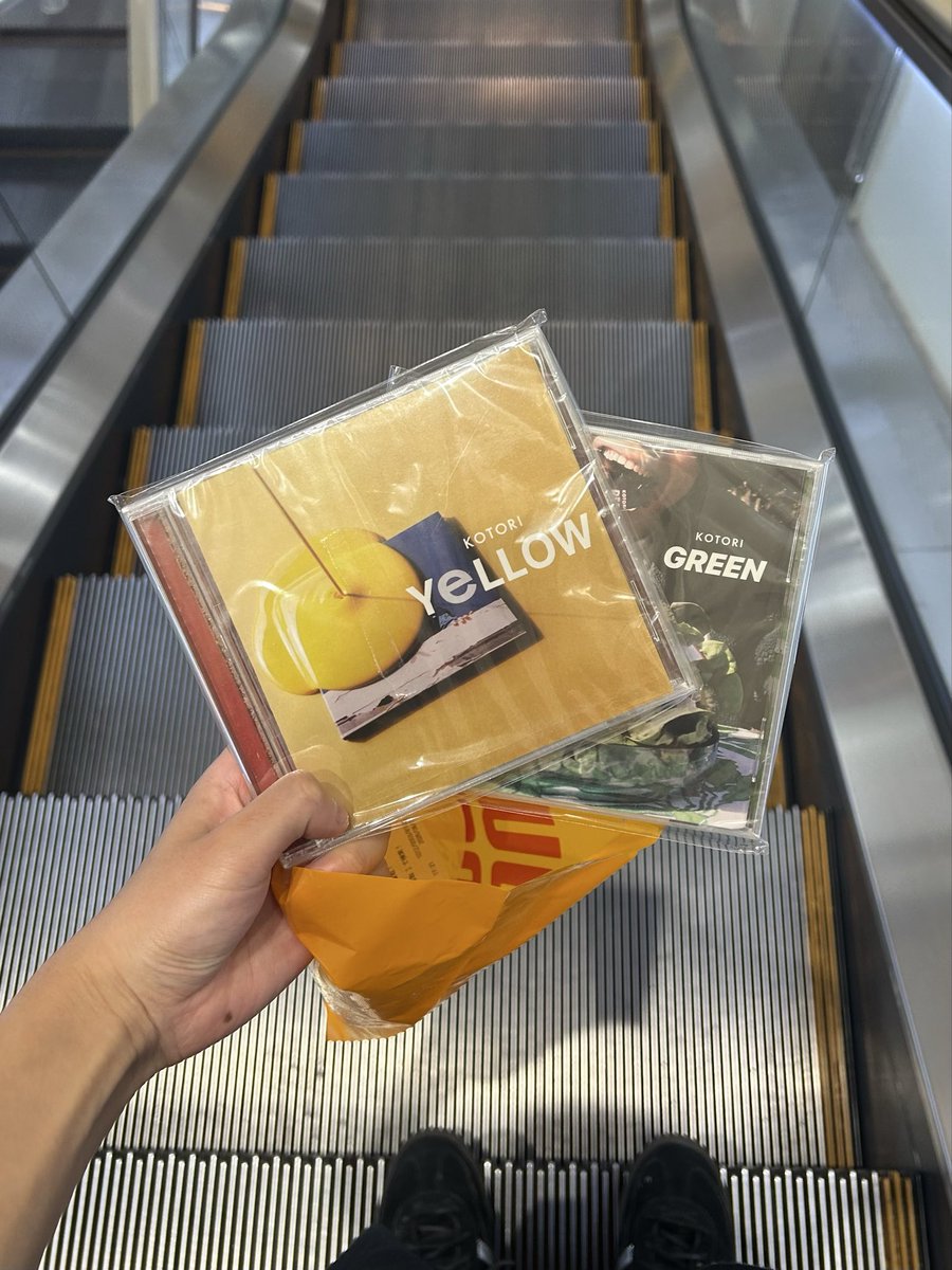 future_faraway's tweet photo. YELLOWと4号線の音源が欲しくてCD購入 https://t.co/228MkscZg8