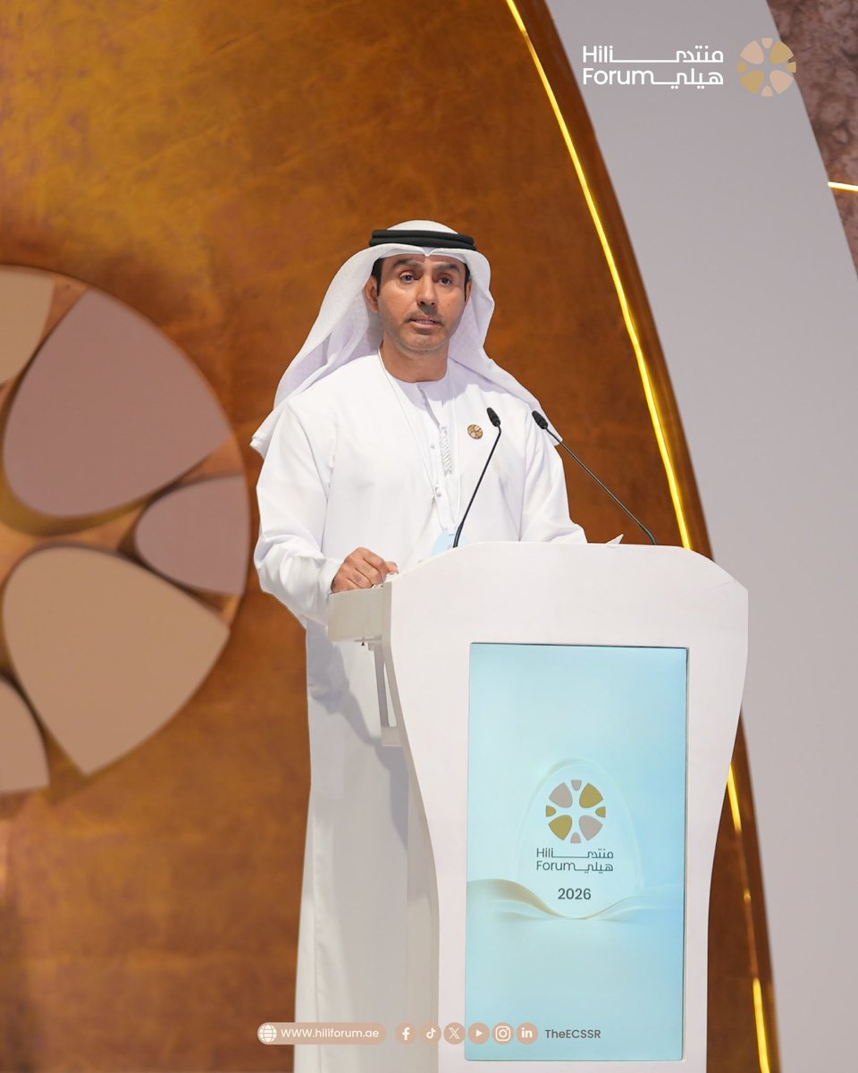OMAlsaedi's tweet photo. *أبرز ما جاء في حديث سعادة الدكتور سلطان النعيمي، مدير عام مركز الإمارات للدراسات والبحوث الاستراتيجية، دولة الإمارات، خلال الكلمة الترحيبية ضمن فعاليات النسخة الثالثة من #منتدى_هيلي:*

-يسلط منتدى "هيلي" الضوء على دور الخليج في ترسيخ الاستقرار الدولي، وعمق الترابط بين أمنه، وانتظام الاقتصاد والتجارة. ويتيح مساحة لبحث سبل ترجمة هذا الترابط إلى تعاون سياسي وقانوني واقتصادي أكثر استدامة؛ بما يعزز قراءة المخاطر، وبناء استجابات تتناسب معها. 
-إن مضيق هرمز ليس ممرًّا اعتياديًّا، بل نقطة تتجمع عندها مصالح الطاقة والتجارة الدولية، ويتحول عندها الحدث الأمني في المنطقة سريعًا إلى تداعيات اقتصادية عابرة للقارات.

#منتدى_هيلي_2026
@Alnuaimi_Dr