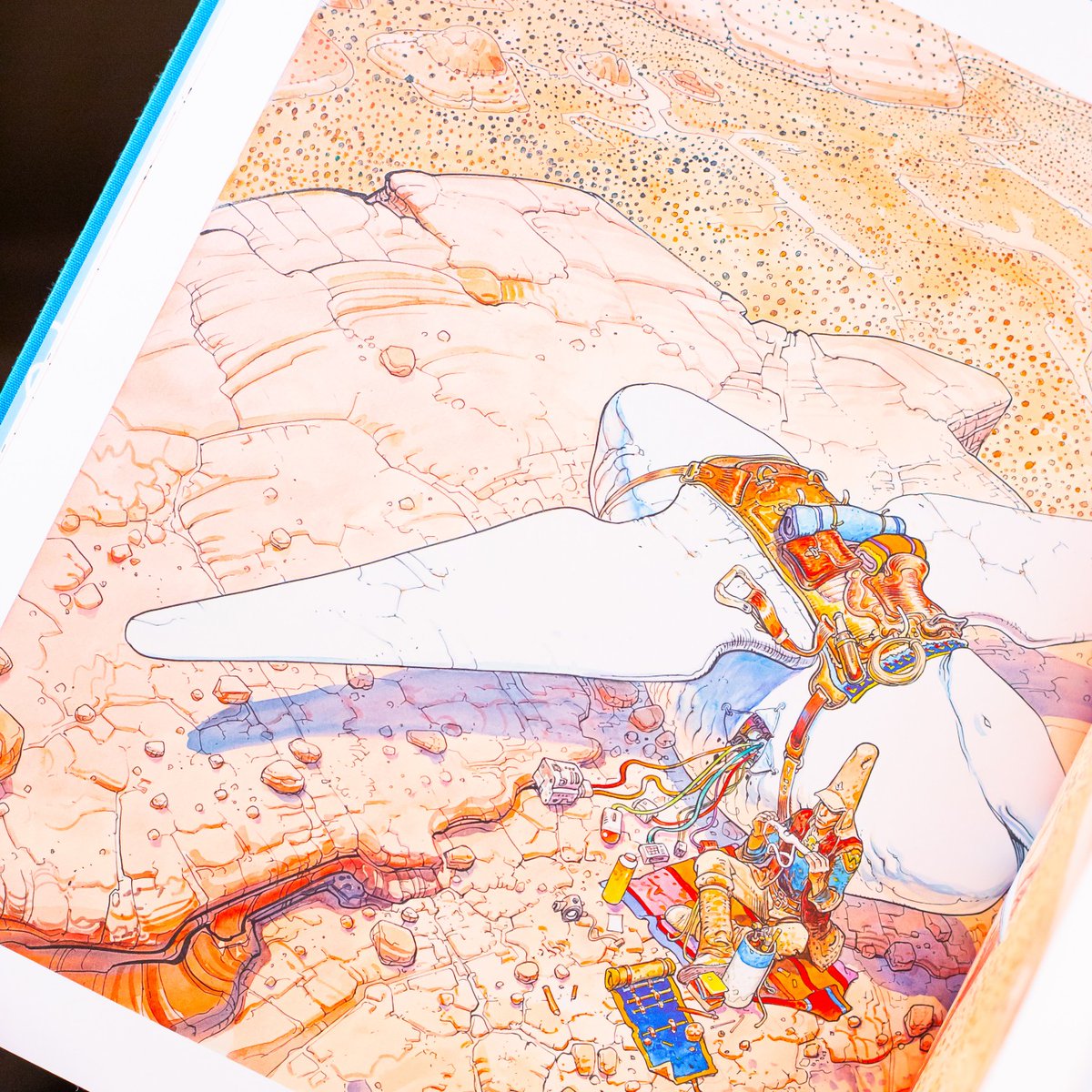 bsraydinn's tweet photo. NOVEDADES

Atención a Norma Editorial con ARZAK: EL PEQUEÑO PANTEÓN. Llega el artbook que celebra la obra de MOEBIUS, desde Métal Hurlant hasta sus representaciones andróginas y espirituales. Pídelo ya. https://t.co/ICy7IXsMA0