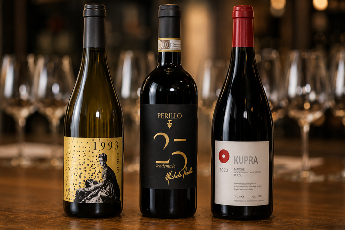 DoctorWine1's tweet photo. I #Fuoriserie per la Guida Essenziale, tre vini praticamente #introvabili

Abbiamo voluto chiamarli così e raccontarli senza giudicarli, lasciandoli senza punteggio, perché appartenenti “a un altro mondo”

Di @DanieleCernilli: https://t.co/sMPd3aPW9H https://t.co/ujwutedkPi