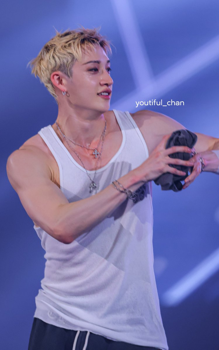 youtiful_chan's tweet photo. 260906 'RUN IT NAGOYA'

입고 있던 민소매 벗어서 던지는 순간

#방찬 #BangChan
#스트레이키즈 #StrayKids https://t.co/LrWuhVE7eX