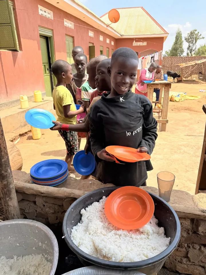 Odoa_orphans's tweet photo. Dear family, we still haven't raised anything for rent, food, water &amp; electricity. This will be our last post on it we leave it to God's grace. We need $3200 total, please help us raise at least $1600 this week before school starts next week.
https://t.co/zVQwmZ1nAF
#love #help https://t.co/rWB7VSEXhZ