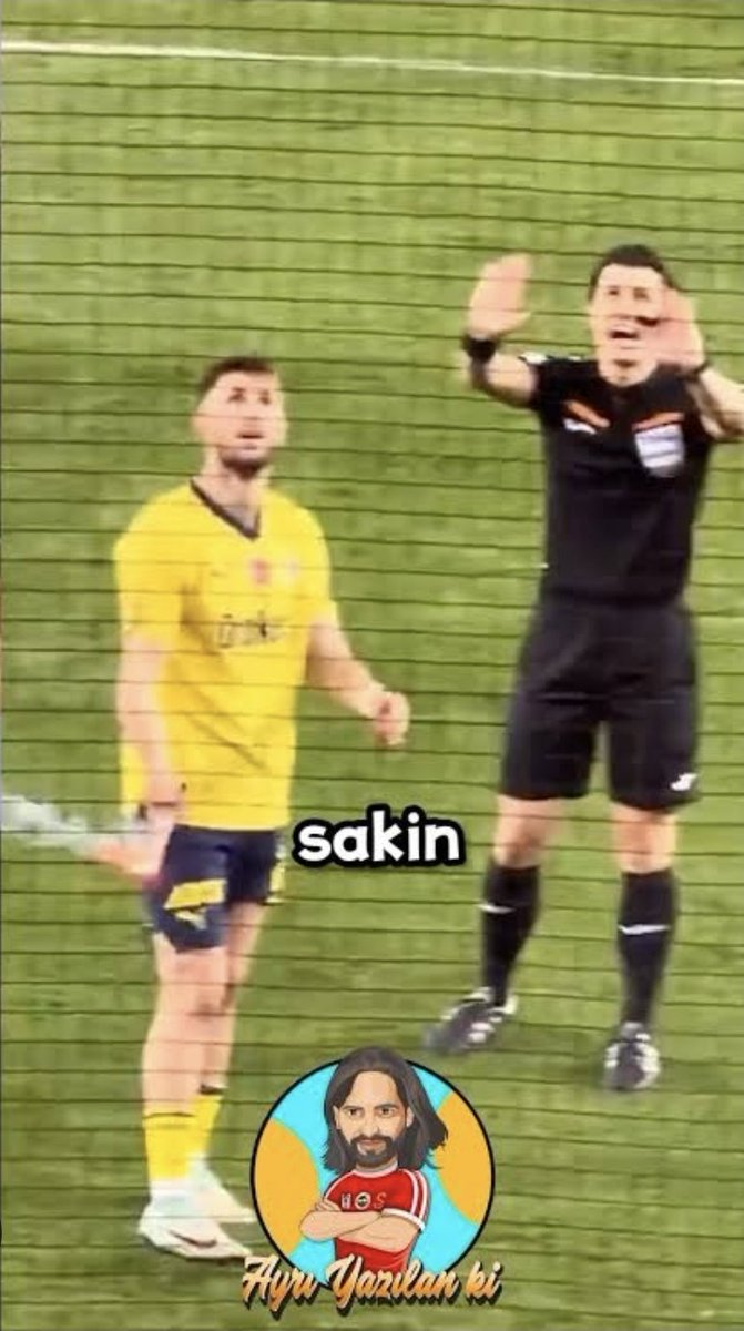 ridvanmtlu's tweet photo. Halil Umut Meler bak kardeşim,Fenerbahçe'nin bütün skandal maçlarında sen varsın,2023 yılında Adanademir deplasmanında oynadığı maçta Adanademirli oyuncular Osterwoldeyi ortalarına alıp boğazladılar kırmızı kart göstermedin,
2024 yılında TS deplasmanında,Bizim oyuncuların kafalarına meşale yağdı,İsmail'n elinde meşale varken bize gol yedirdin,
En son bjk maçında 2 penaltı vermeyip,Edersonun kafasına aldığı darbeyi görmezden geldin! Sen nasıl bir Fenerbahçe düşmanısın?

Fenerbahçe yönetimi Halil Umut Meler'n düdüğünü astıramayacaksa istifa etsin,Düdüğü astıracak olanlar gelsin.@baris_gokturk_