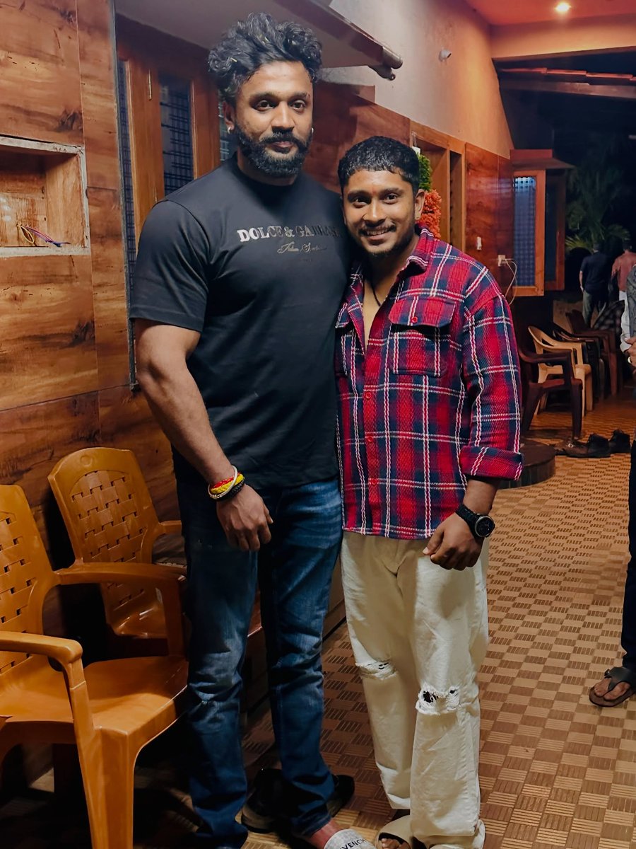 RavenBalotnad's tweet photo. Awesome to see you, bro @dhanveerah https://t.co/rKYbtT3Aeg